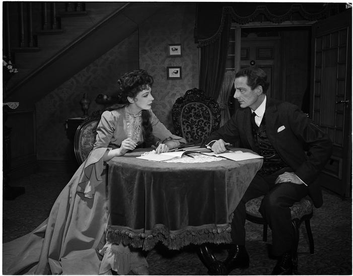 Signe Hasso mot Robert Harris i "Edwina Black" på The Booth Theatre i New York